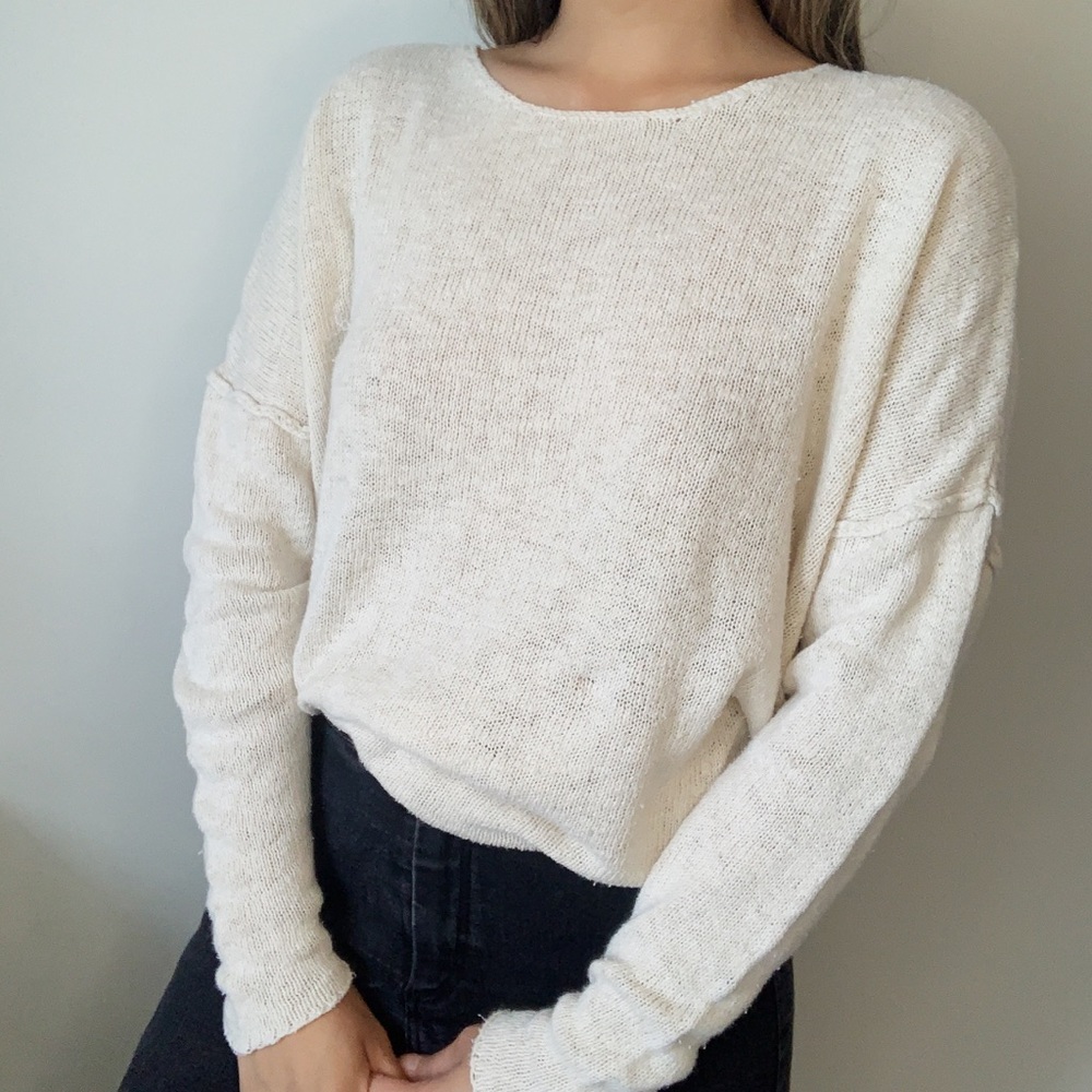 Line & dot white long sleeve sweatshirt